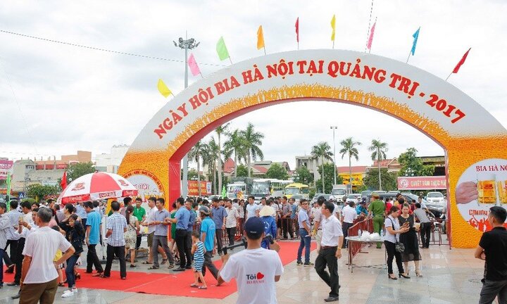 'Cháy vé' vào cổng Ngày hội Bia Hà Nội tại Quảng Trị