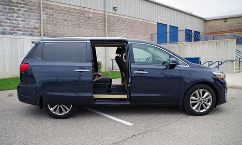Kia triệu hồi hơn 100.000 xe Sedona vì lỗi cửa trượt