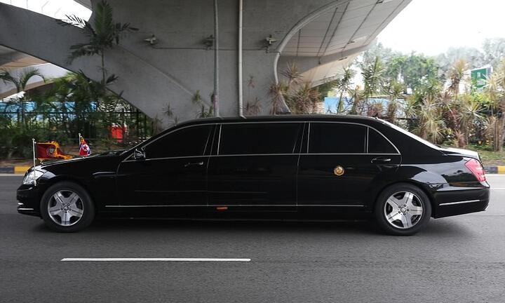 Video: Dàn mô tô và xe cảnh sát 'khủng' hộ tống ông Kim Jong-un rời sân bay