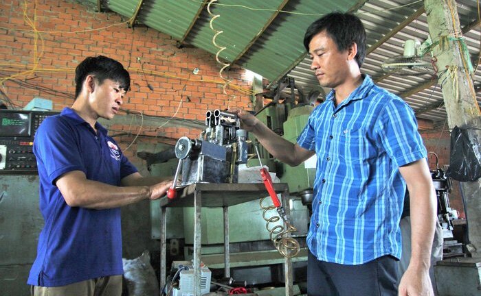 Chế tạo thành công máy cưa CD tự động