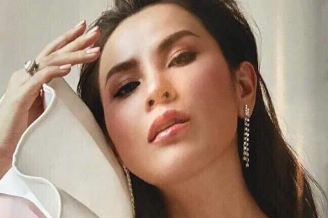 Đây là Hoa hậu Việt đầu tiên được xuất hiện trên tạp chí Vogue Thái Lan