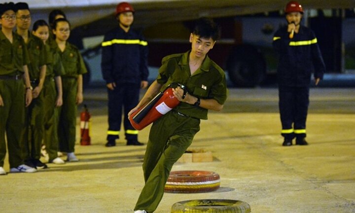 ‘Chiến sỹ nhí’ thực nghiệm xử lý tình huống khi gặp cháy