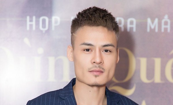 ‘Hiện tượng mạng’ Hoa Vinh tạm ngừng đi hát vì quá đắt show