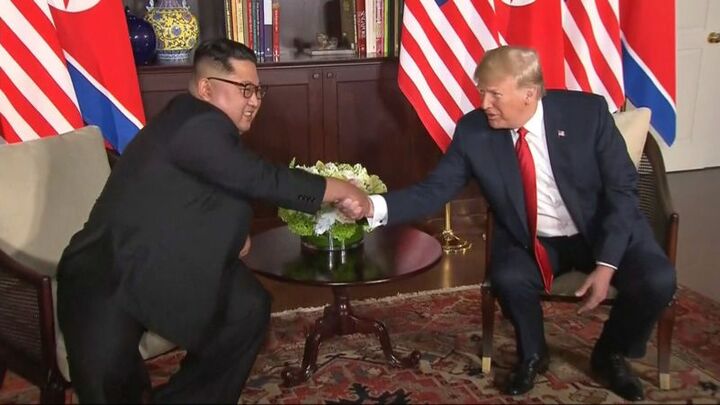 Hai người nắm giữ bí mật về cuộc họp kín giữa ông Trump và ông Kim