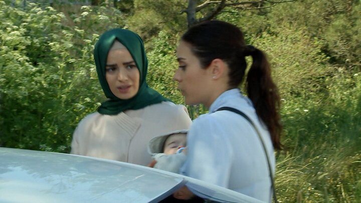 Cô dâu bé bỏng: Cô giáo Melek lấy trộm xe để đưa con gái chạy trốn