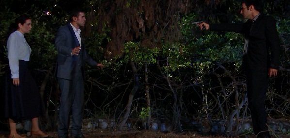 Cô dâu bé bỏng: Ali rút súng bắn mẹ vợ