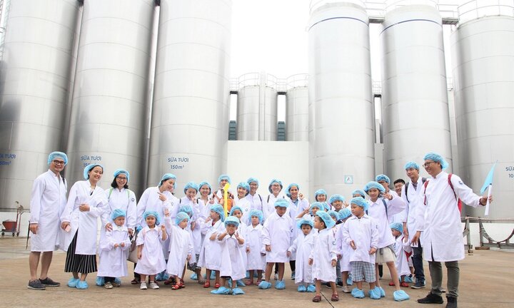Cùng con khám phá Siêu nhà máy sữa của Vinamilk