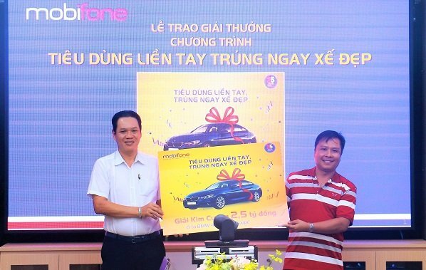 Đã có khách hàng trúng ô tô BMW trị giá 2,5 tỷ đồng khi tham gia chương trình khuyến mại của MobiFone