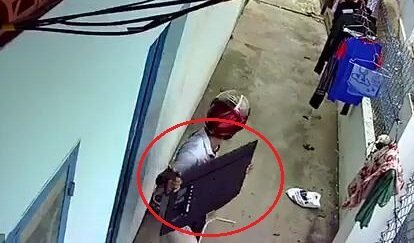 Clip: Đạo chích cạy cửa nhà dân, trộm tivi siêu mỏng trước thềm World Cup