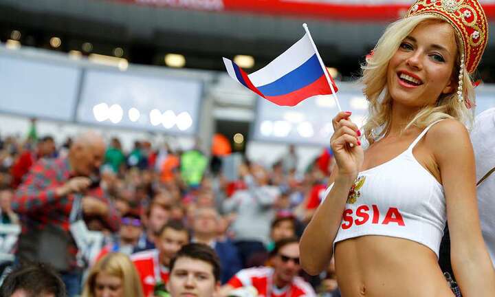 Những bóng hồng Nga 'thiêu đốt' World Cup ngày khai mạc