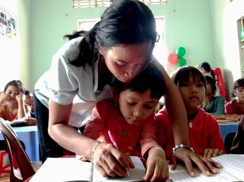 Lớp học miễn phí trên cao nguyên của cô giáo khuyết tật