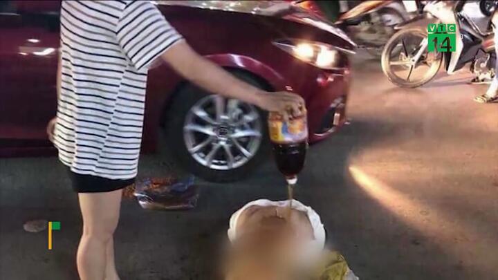 Cô gái bị lột đồ, đổ nước mắm, xát ớt bột lên người: Tin mới nhất