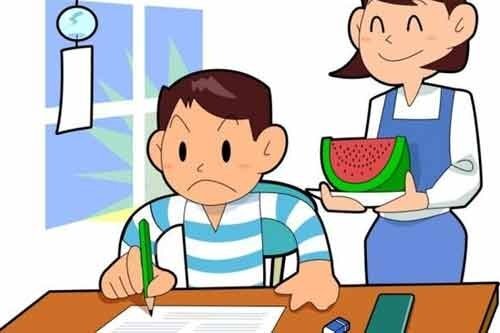 Sĩ tử nên ăn gì để tốt cho trí não vừa ôn thi tốt, vừa không bỏ trận bóng hay?