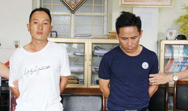 Bắt 2 kẻ vận chuyển trái phép 23 bánh heroin ở Lào Cai