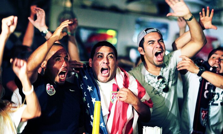 Video: Bùng nổ dịch vụ làm việc hộ người xem World Cup
