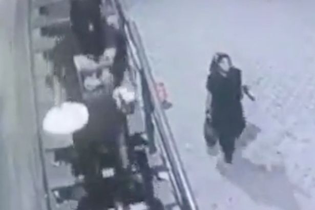 Video: Từ chối lời cầu hôn, cô gái bị bắn gục tại chỗ