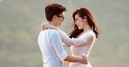 Á hậu Tú Anh công bố ảnh cưới với bạn trai làm trong ngành xây dựng