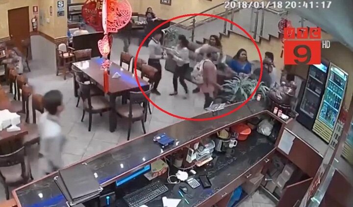 Clip: Tưởng thịt bò là thịt chó, thực khách kéo đến đập phá nhà hàng Trung Hoa