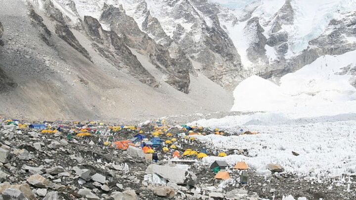 Băng tan tiết lộ sự thật khủng khiếp trên đỉnh Everest