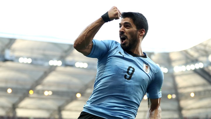 Suarez đi vào lịch sử bóng đá Uruguay trong ngày đặc biệt