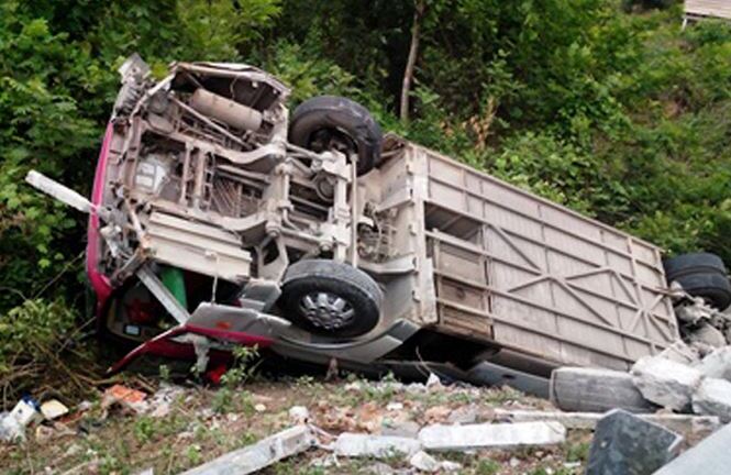 Lật xe tải ở Lào, 7 lao động Việt Nam thương vong