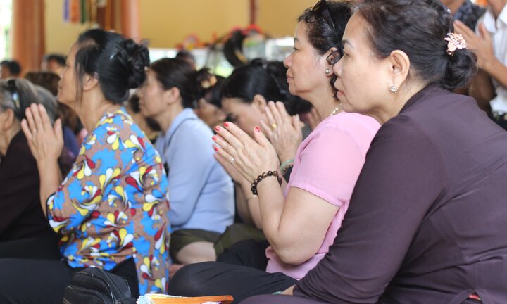 Video: Hàng trăm tăng ni phật tử làm đại lễ cầu siêu cho anh hùng liệt sĩ ở Quảng Bình