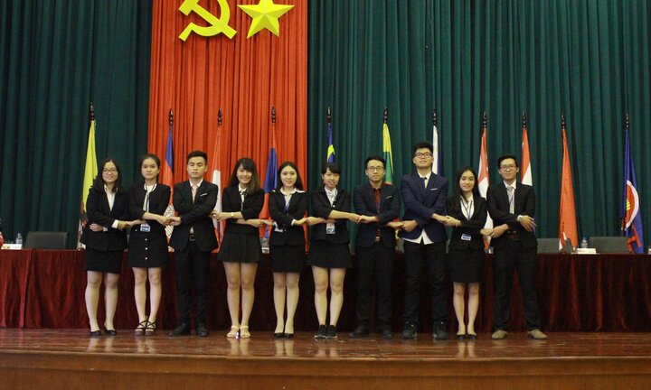 Những ‘nhà ngoại giao’ tương lai làm gì trong Hội nghị mô phỏng ASEAN toàn quốc 2018?