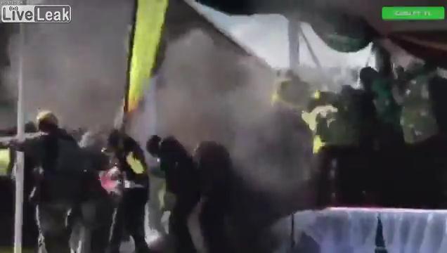 Clip: Khoảnh khắc nổ bom ám sát hụt tổng thống Zimbabwe