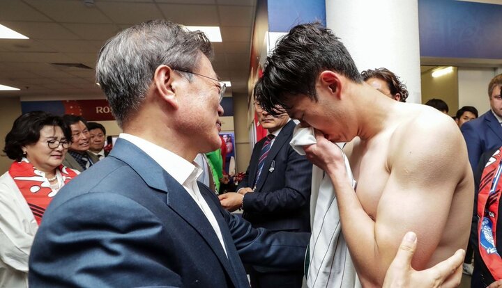 Thua Mexico, Son Heung Min khóc nức nở trước Tổng thống Hàn Quốc