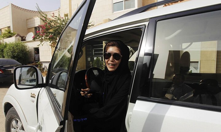 Phụ nữ Ả Rập Xê Út vui mừng khi được phép lái xe ô tô