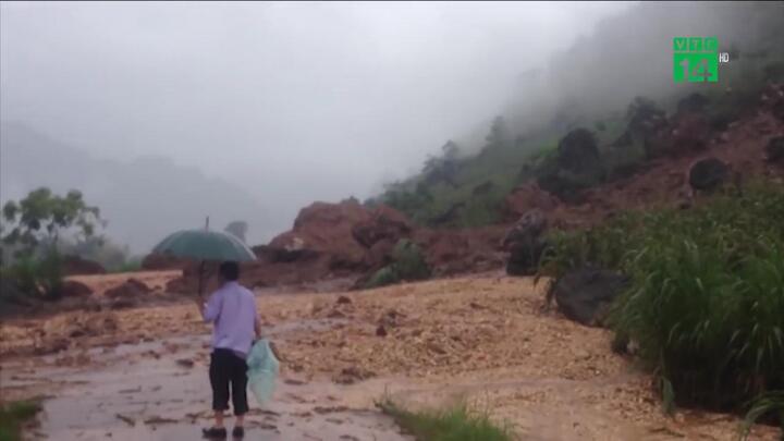 Video: Lũ cuồn cuộn quét trôi hoa màu, nhà cửa, nhiều người mất tích