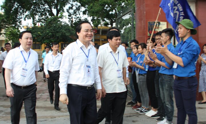 Bộ trưởng Nhạ: Xử lý nghiêm trường hợp giám thị không thực hiện đúng quy chế