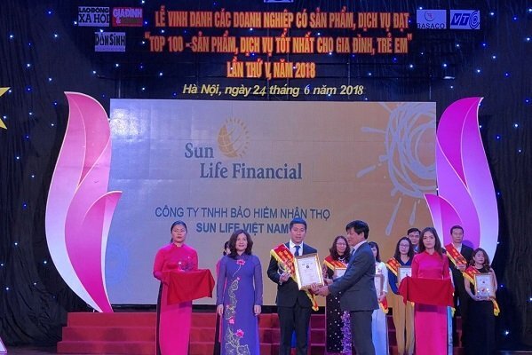 Sun Life Việt Nam lọt 'Top 100 – Sản phẩm, dịch vụ tốt nhất cho gia đình, trẻ em' năm 2018