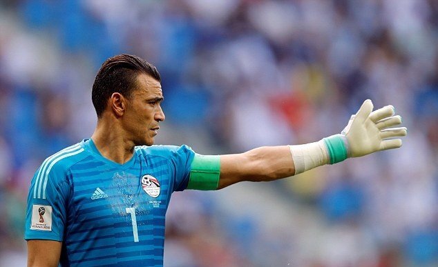 'Lão ông' Ai Cập vừa ra sân đã gặp hàng loạt chuyện lạ World Cup