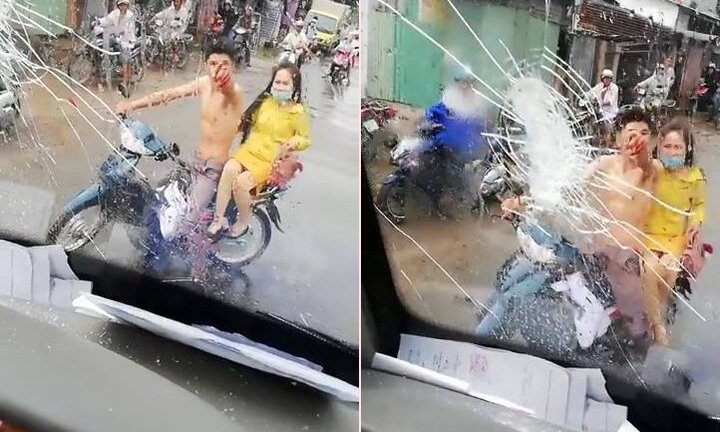 Clip: Bị tạt nước khi đi đường, nam thanh niên đuổi theo đập vỡ kính xe khách