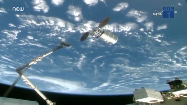 Vương quốc ngoài không gian đầu tiên bầu người đứng đầu