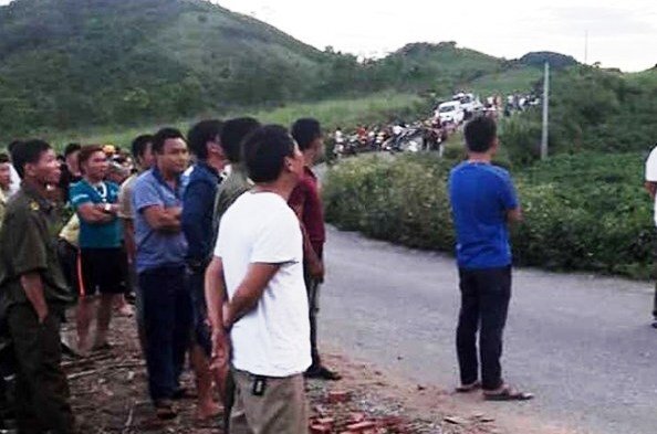 6 người thương vong trong lúc dựng cột cáp viễn thông ở Nghệ An