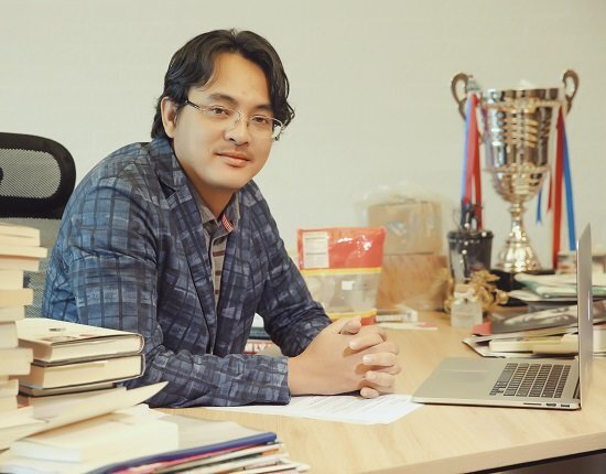 Từ 'diễn viên' vô danh, ông chủ của Yeah1 vụt sáng thành 'ngôi sao' trên sàn chứng khoán