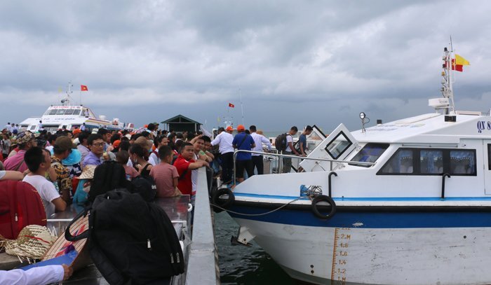 5.500 khách du lịch mắc kẹt ở Cô Tô về đất liền an toàn