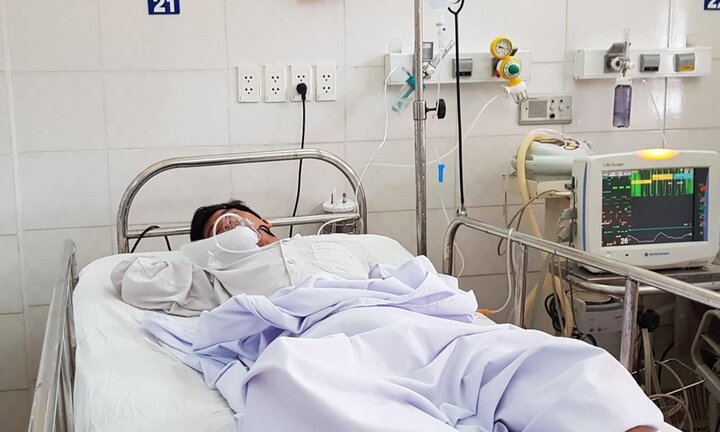 Thua độ bóng đá, lái xe ba gác uống thuốc tự tử rồi kêu người đưa đi cấp cứu