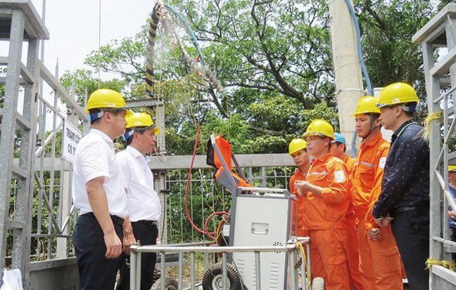 Sau 10 ngày khắc phục sự cố, đảo Cô Tô vừa được cấp điện trở lại