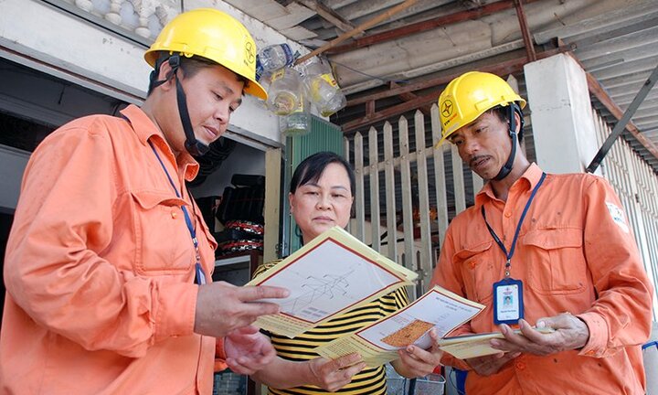 Giảm thiểu 81/300 trường hợp vi phạm hành lang bảo vệ an toàn công trình lưới điện cao áp trên địa bàn Hà Nội