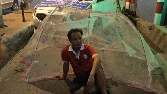 Tài xế mắc màn phản đối thu phí BOT Tân Đệ