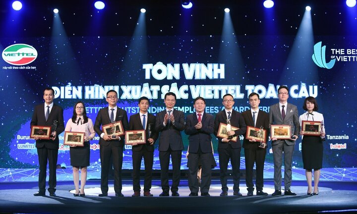 Viettel thưởng cho cá nhân xuất sắc nhất 100 triệu và 1 chuyến học tập tại nước ngoài trị giá 100 triệu đồng