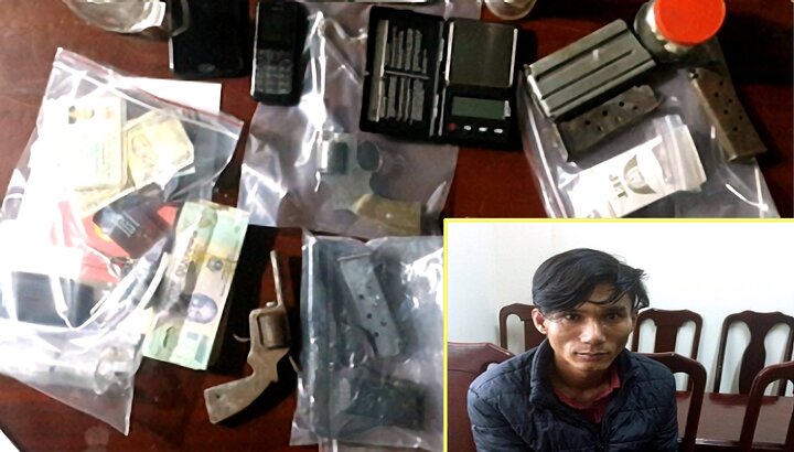 Khám xét nhà nghi can buôn bán ma tuý, phát hiện 3 khẩu súng và hàng chục viên đạn