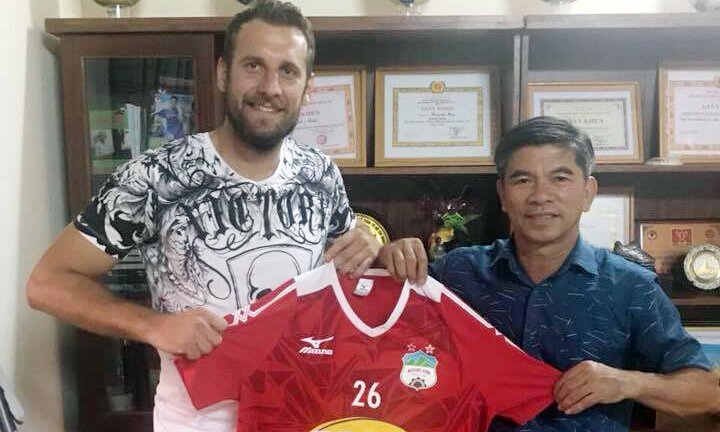 Bầu Đức chấm dứt hợp đồng với 2 ngoại binh để tậu trung vệ Croatia