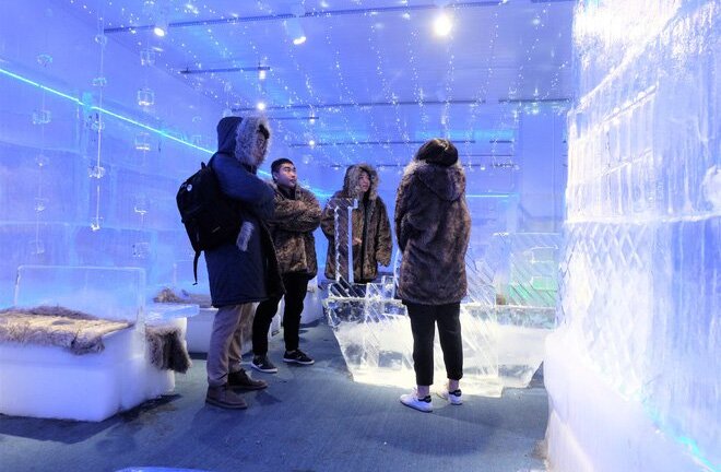 Video: Giữa hè, uống cafe trong cái lạnh -10 độ C tại Hà Nội