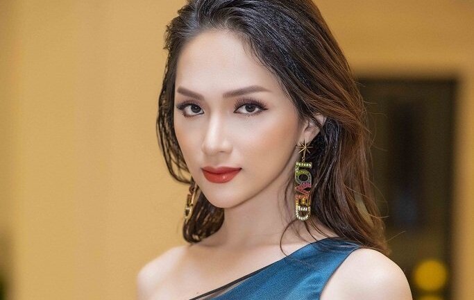 Hương Giang bất ngờ không diễn ở vị trí vedette cùng Phạm Hương