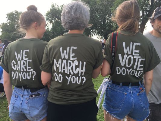 Chiếc áo gây tranh cãi của đệ nhất phu nhân Mỹ 'truyền cảm hứng' cho người biểu tình