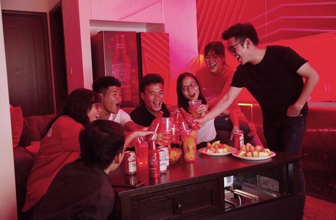 Làm gì để giữ sức khỏe khi thức đêm xem World Cup?